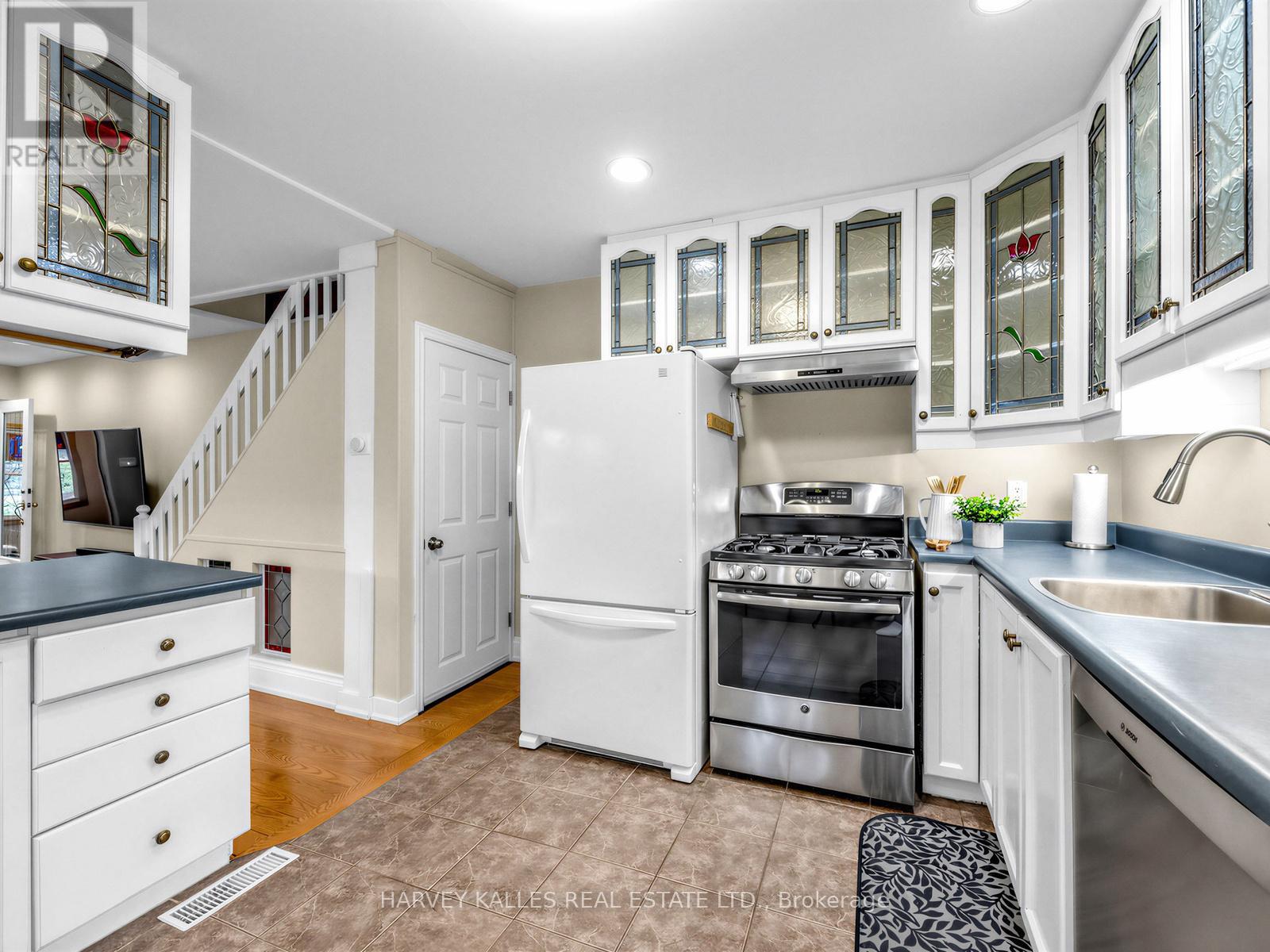 71 Dentonia Park Avenue, Toronto, Ontario  M4C 1X1 - Photo 18 - E12965640