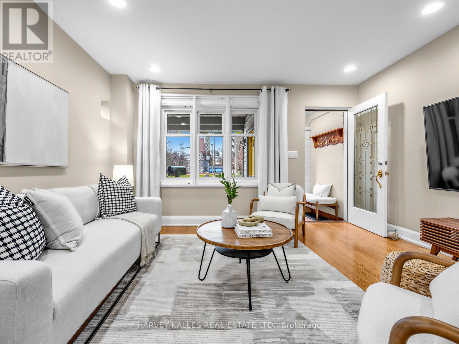 71 Dentonia Park Avenue, Toronto, Ontario  M4C 1X1 - Photo 3 - E12965640