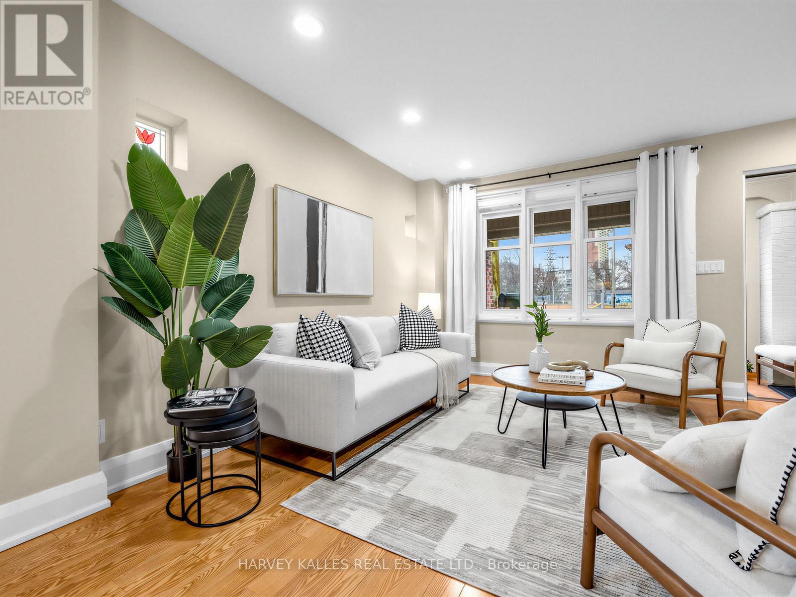 71 Dentonia Park Avenue, Toronto, Ontario  M4C 1X1 - Photo 4 - E12965640