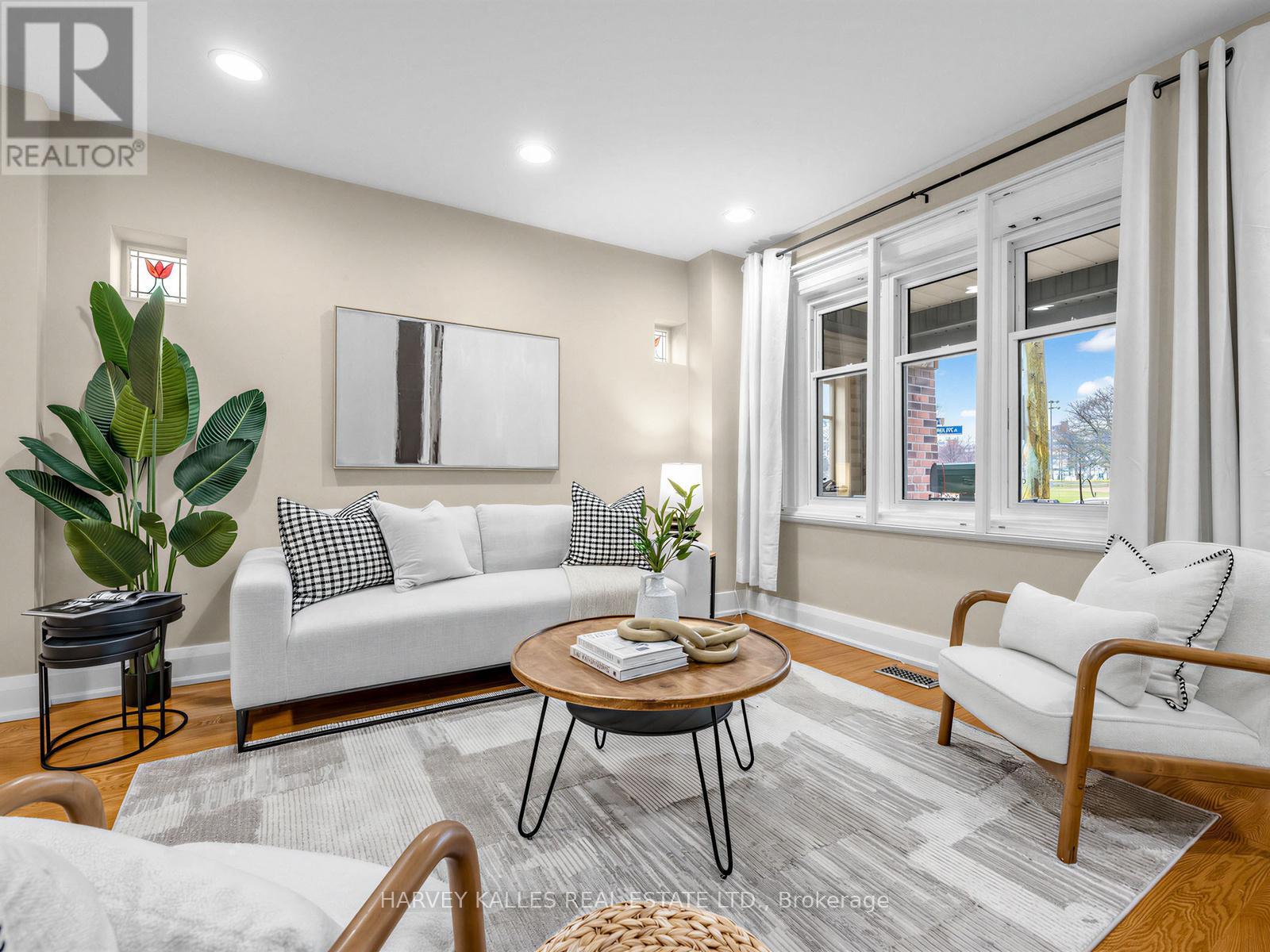 71 Dentonia Park Avenue, Toronto, Ontario  M4C 1X1 - Photo 5 - E12965640