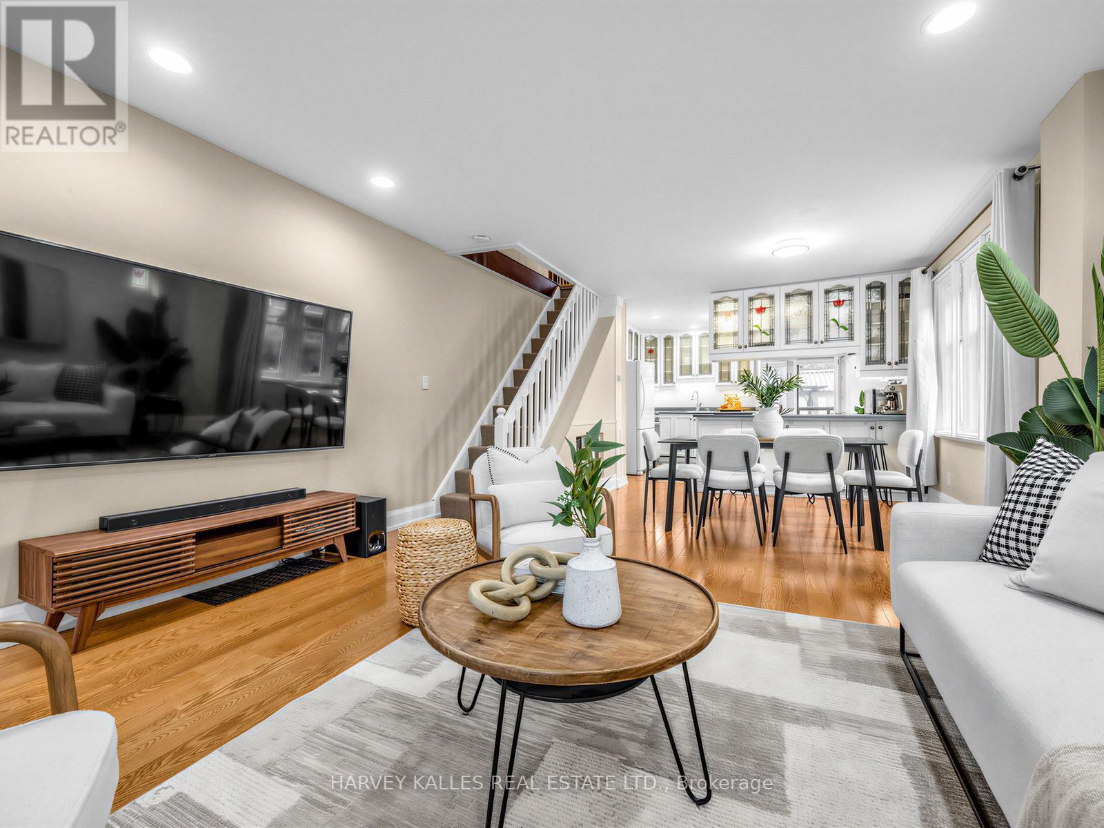 71 Dentonia Park Avenue, Toronto, Ontario  M4C 1X1 - Photo 8 - E12965640