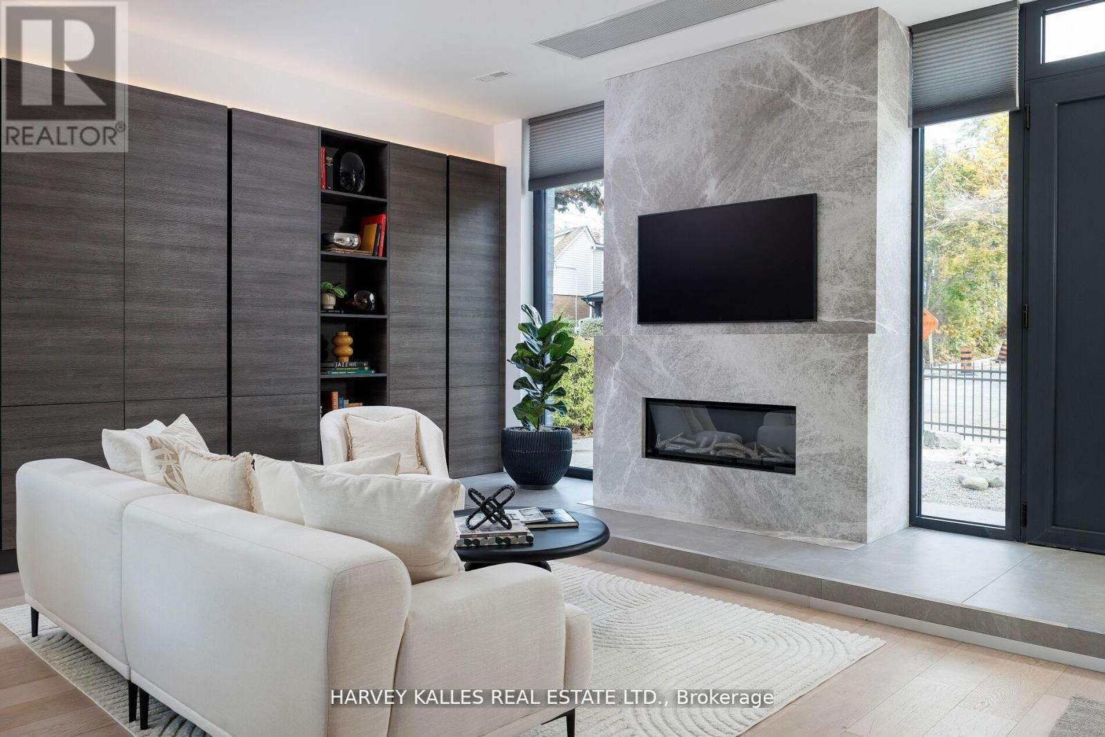 60 Hiltz Avenue, Toronto, Ontario  M4L 2N5 - Photo 3 - E12965658