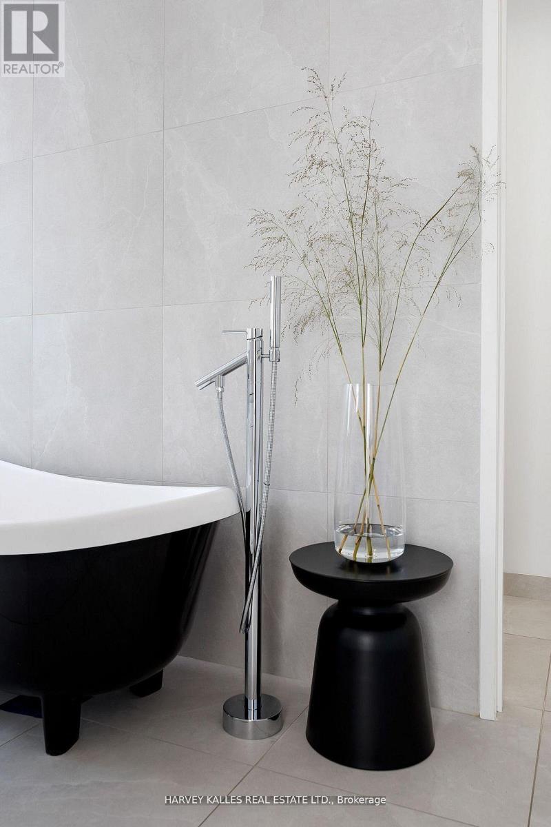 60 Hiltz Avenue, Toronto, Ontario  M4L 2N5 - Photo 35 - E12965658