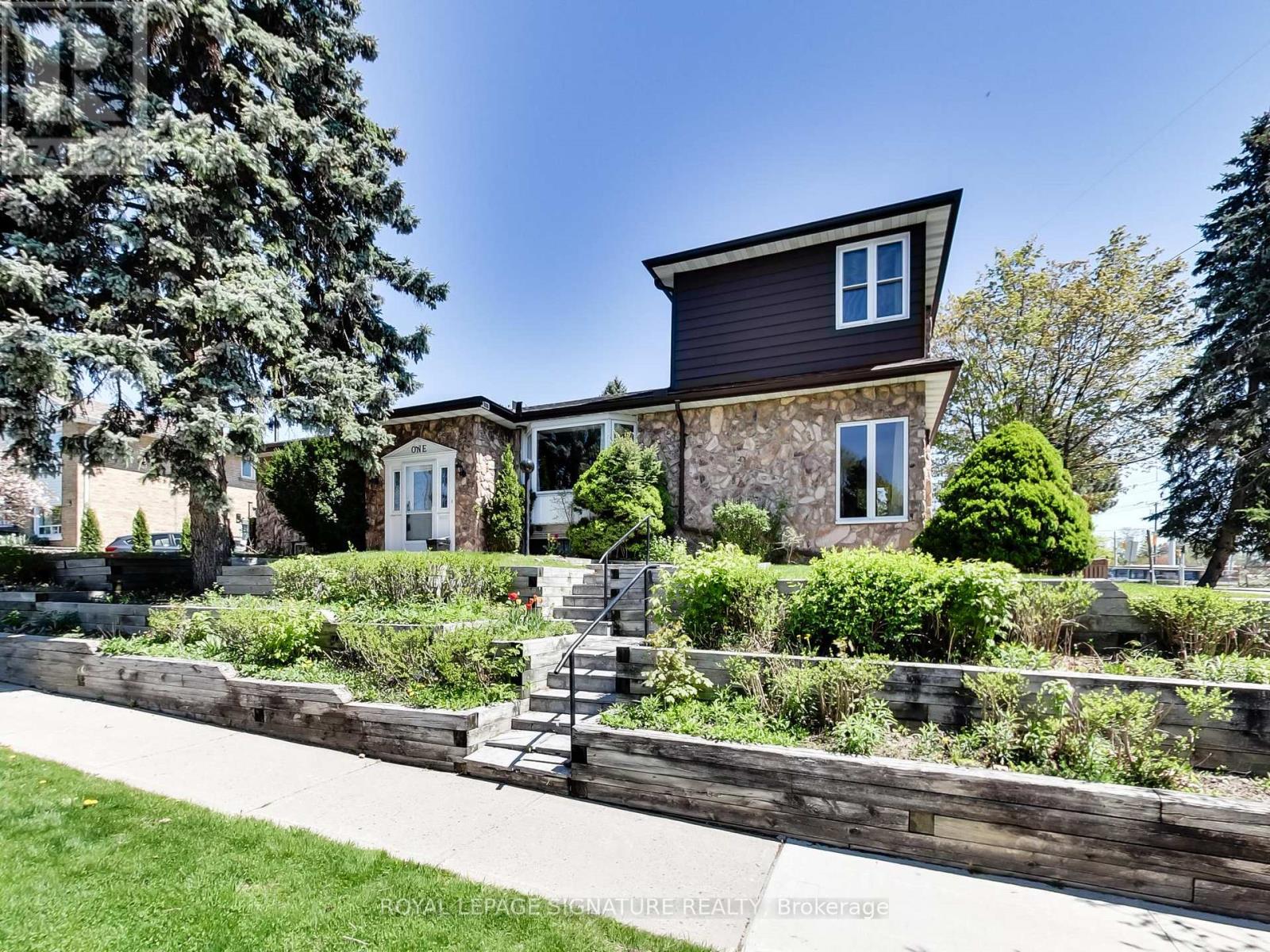 1 KENCLIFF CRESCENT, Toronto, Ontario