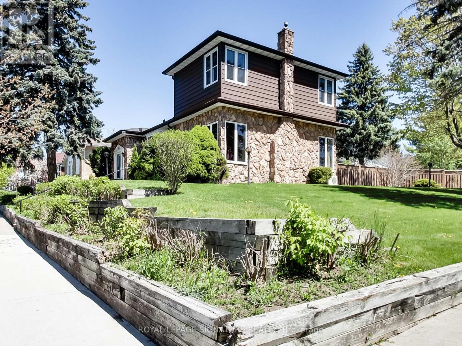 1 Kencliff Crescent, Toronto, Ontario  M1P 4E2 - Photo 2 - E12965752