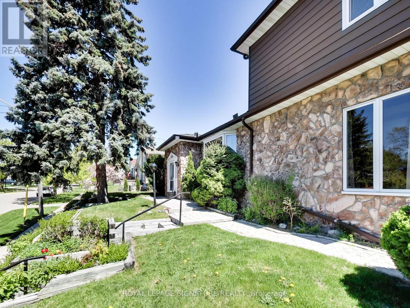 1 Kencliff Crescent, Toronto, Ontario  M1P 4E2 - Photo 3 - E12965752