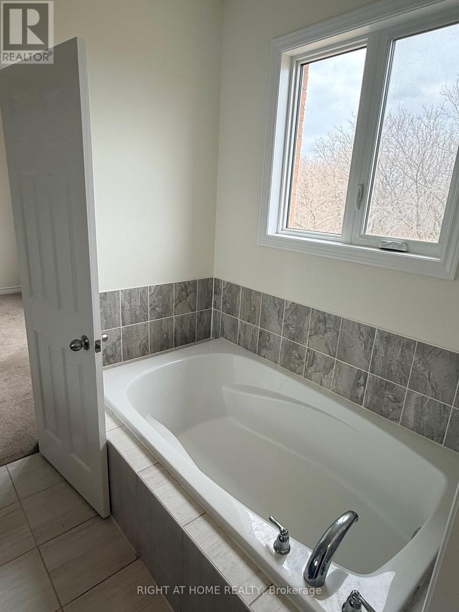 31 Hickling Lane, Ajax, Ontario  L1T 0P9 - Photo 11 - E12965802