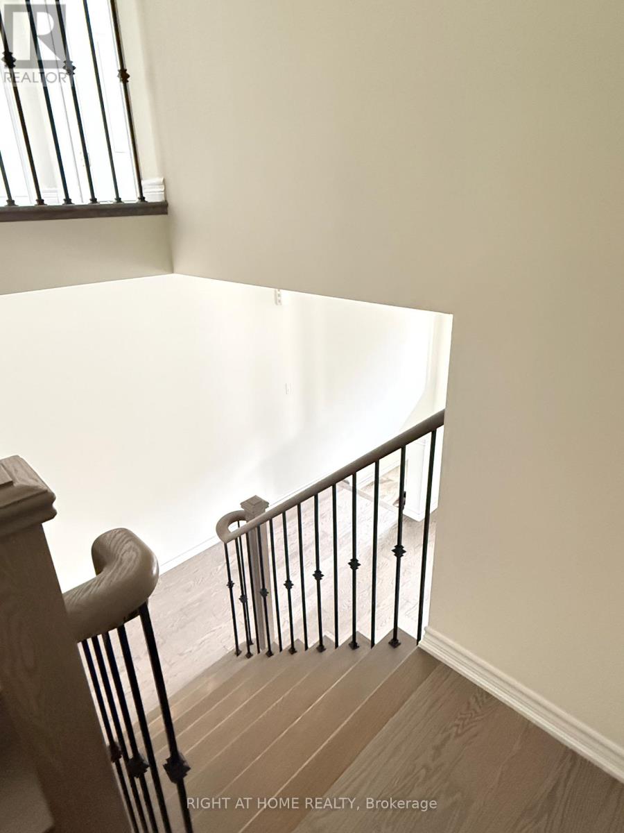 31 Hickling Lane, Ajax, Ontario  L1T 0P9 - Photo 4 - E12965802