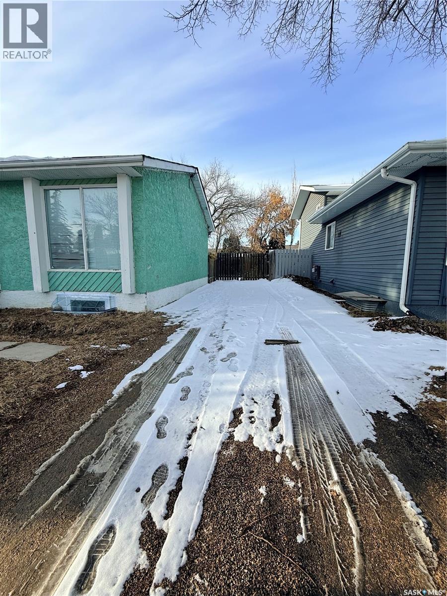 3214 33rd Street W, Saskatoon, Saskatchewan  S7L 6K3 - Photo 3 - SK032142