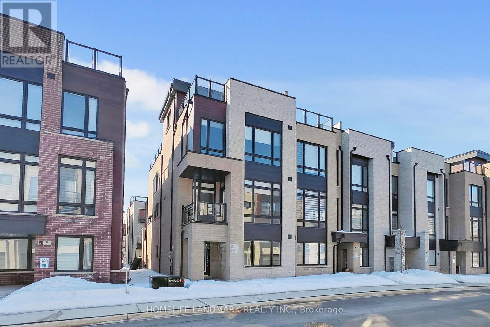 20 Credit Lane, Richmond Hill, Ontario  L4E 1G9 - Photo 2 - N12965654