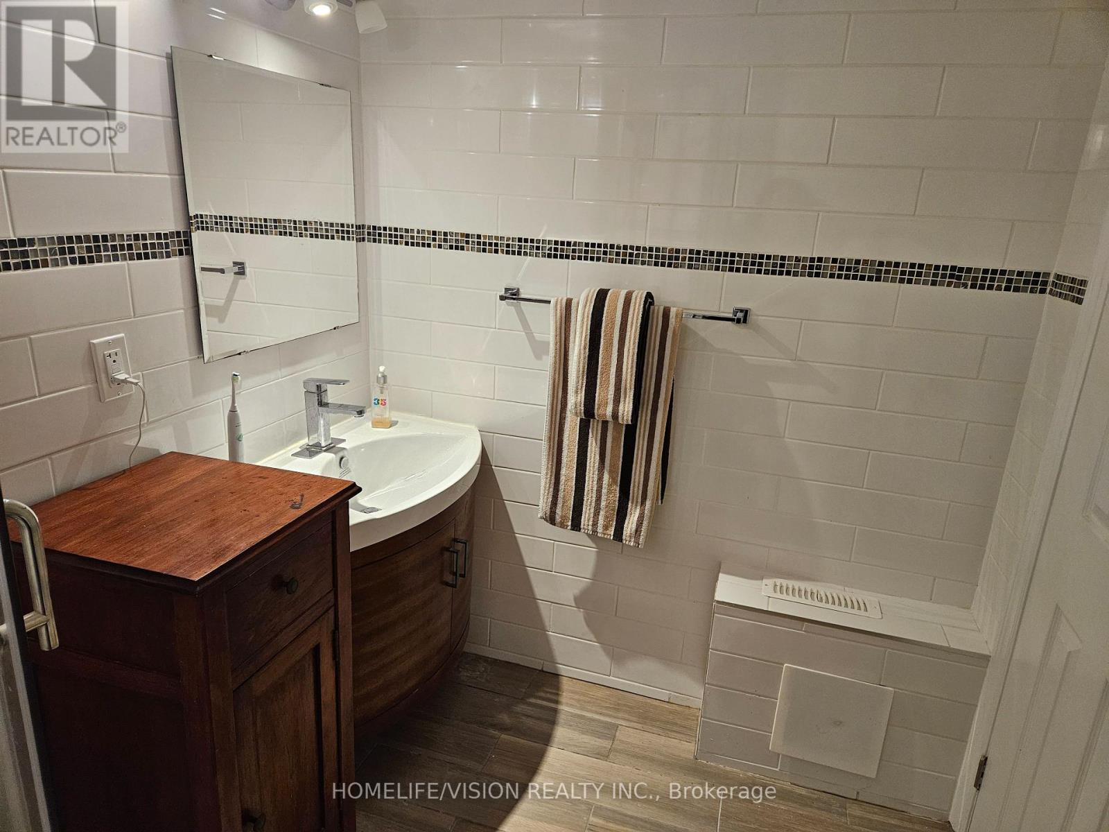 Basement Unit - 23 Glendale Road, Markham, Ontario  L3T 6Y3 - Photo 15 - N12965758