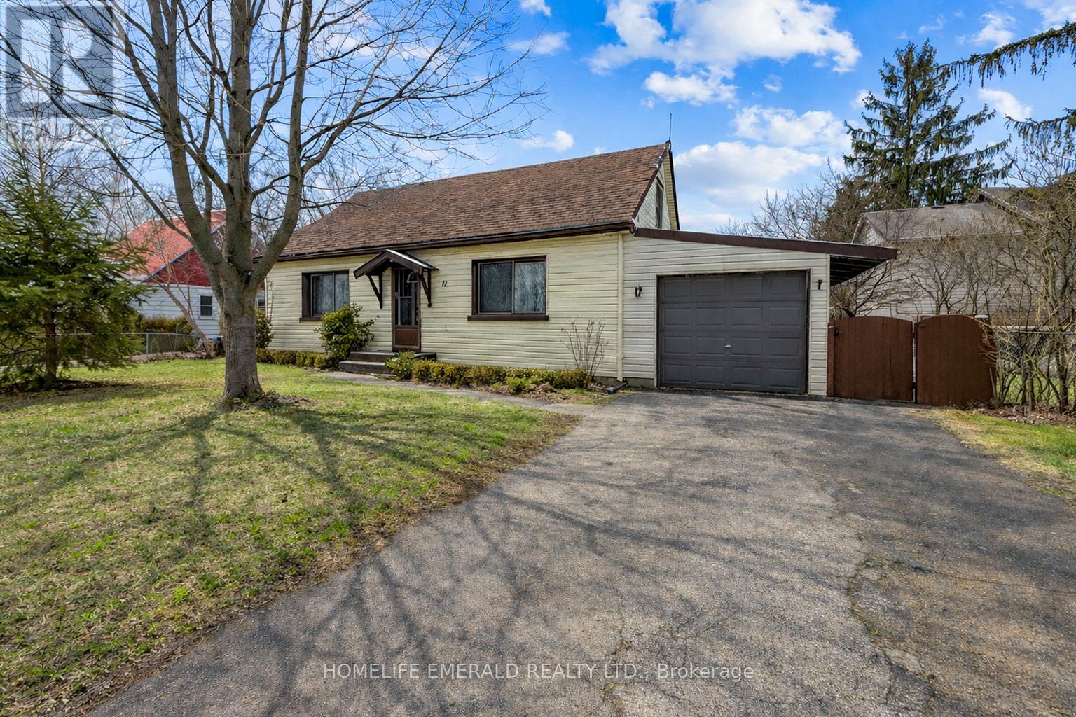 11 CENTRE STREET, Essa, Ontario