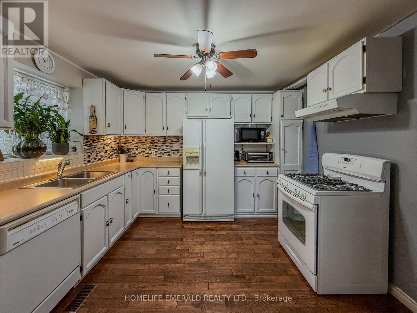 11 Centre Street, Essa, Ontario  L0M 1B0 - Photo 12 - N12965928