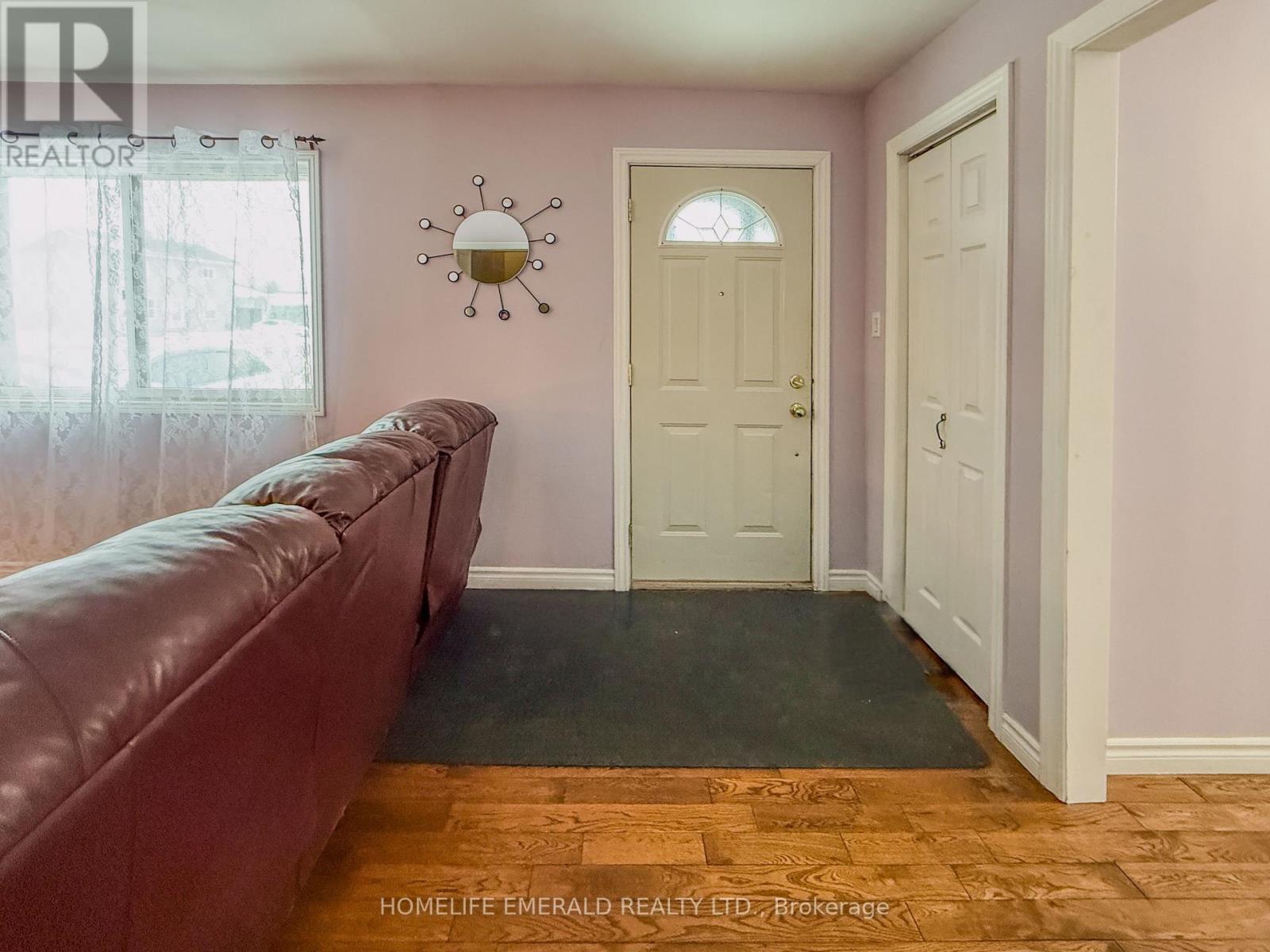 11 Centre Street, Essa, Ontario  L0M 1B0 - Photo 2 - N12965928