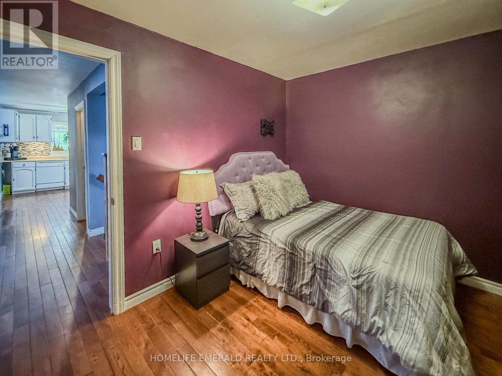 11 Centre Street, Essa, Ontario  L0M 1B0 - Photo 20 - N12965928