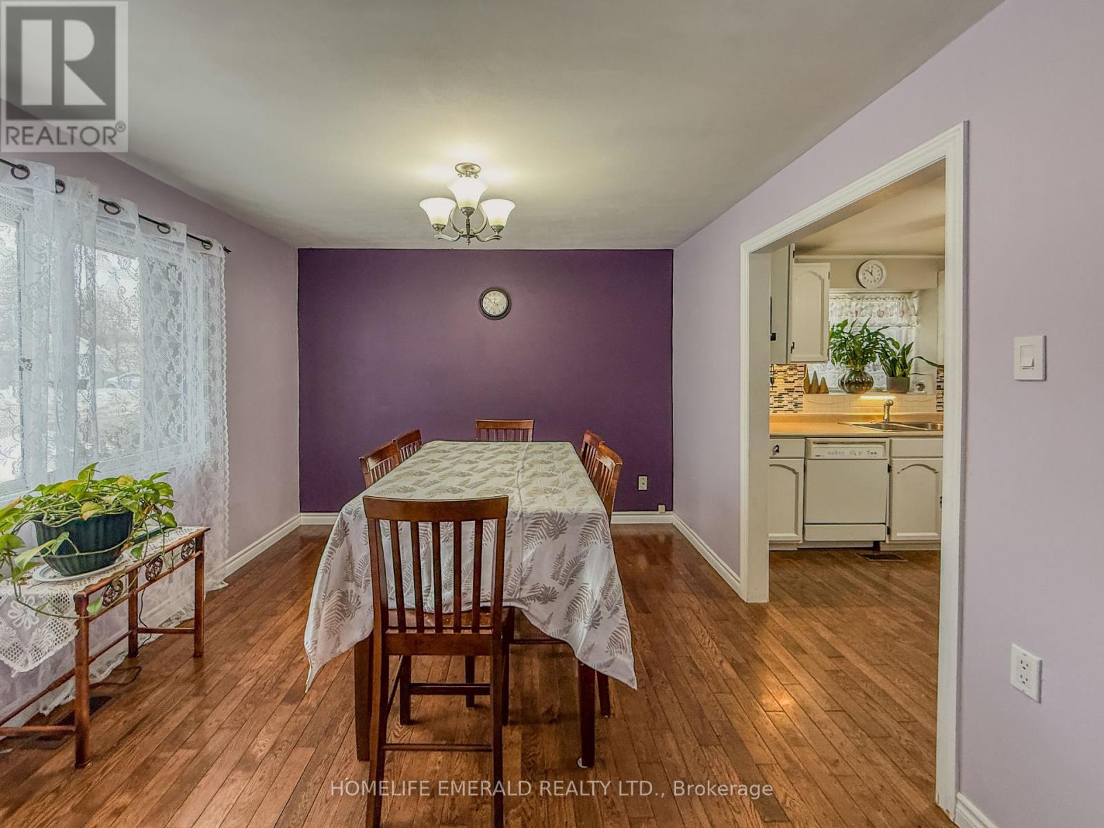 11 Centre Street, Essa, Ontario  L0M 1B0 - Photo 6 - N12965928