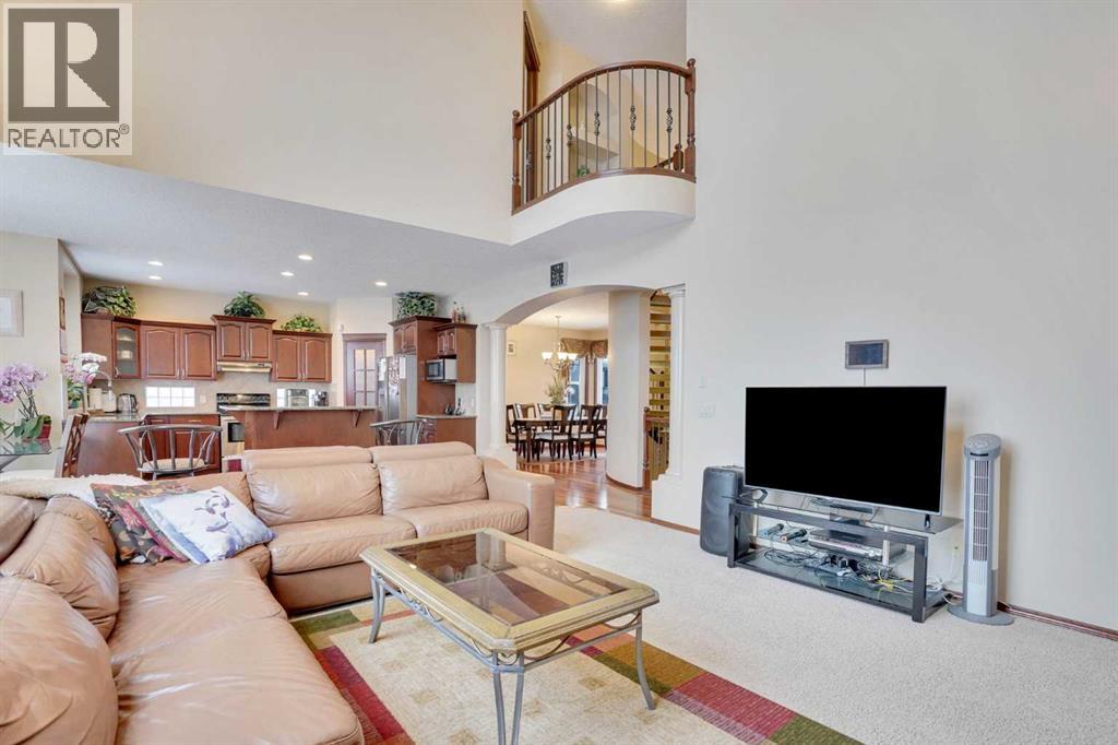 160 Tremblant Way SW, Calgary, Alberta  T3H 0B8 - Photo 11 - A2298595