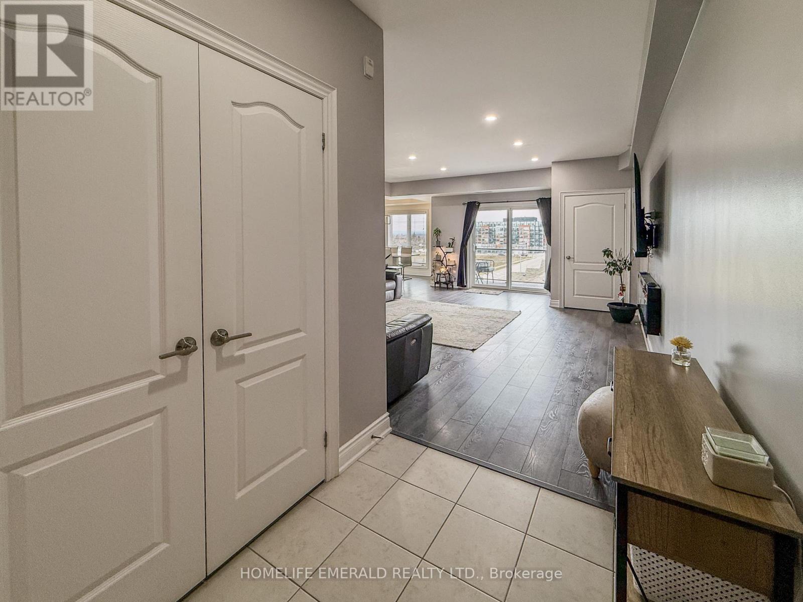 413 - 100 Dean Avenue, Barrie (Painswick South), Ontario L9J 0H1 - Photo 5 - S12965734