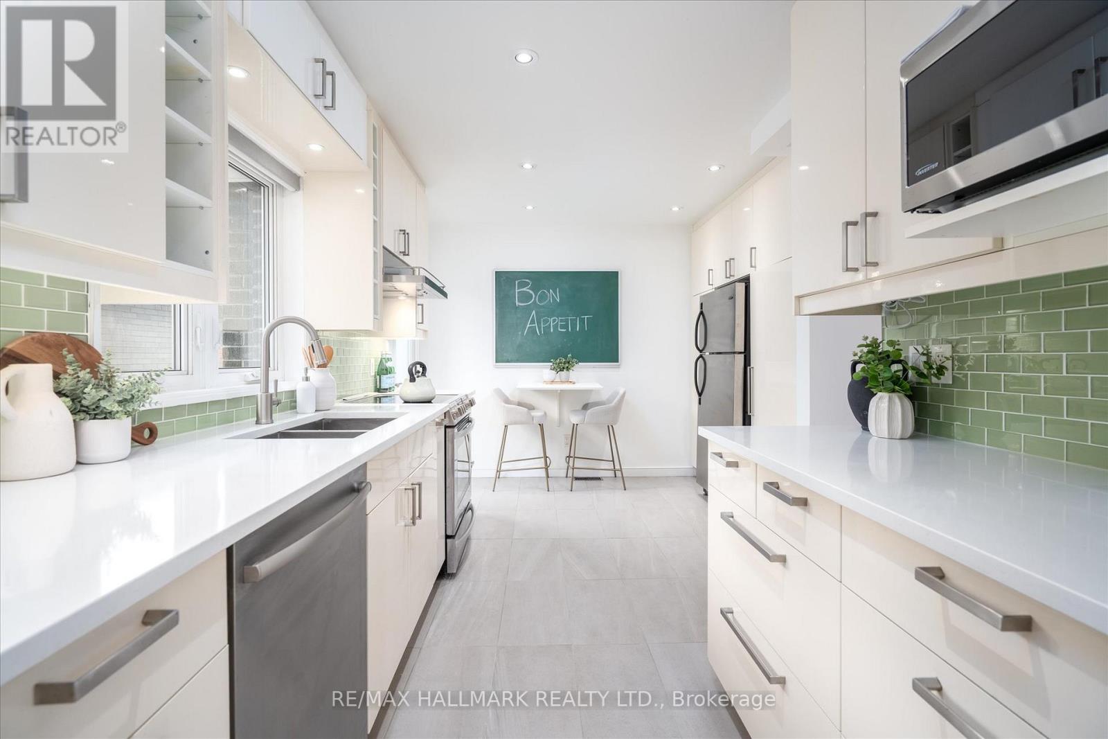 3782 St.clair Avenue E, Toronto, Ontario  M1M 1V2 - Photo 10 - E12965992