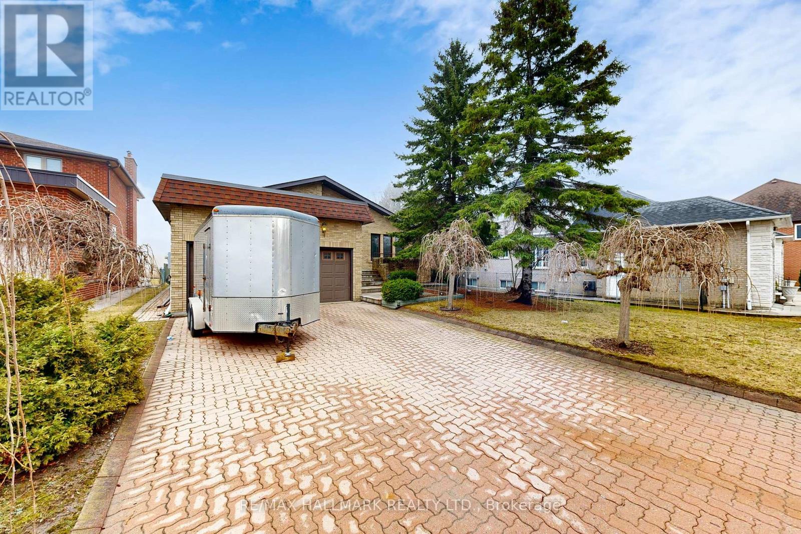 101 Leyburn Avenue, Richmond Hill, Ontario  L4C 0J6 - Photo 31 - N12941474