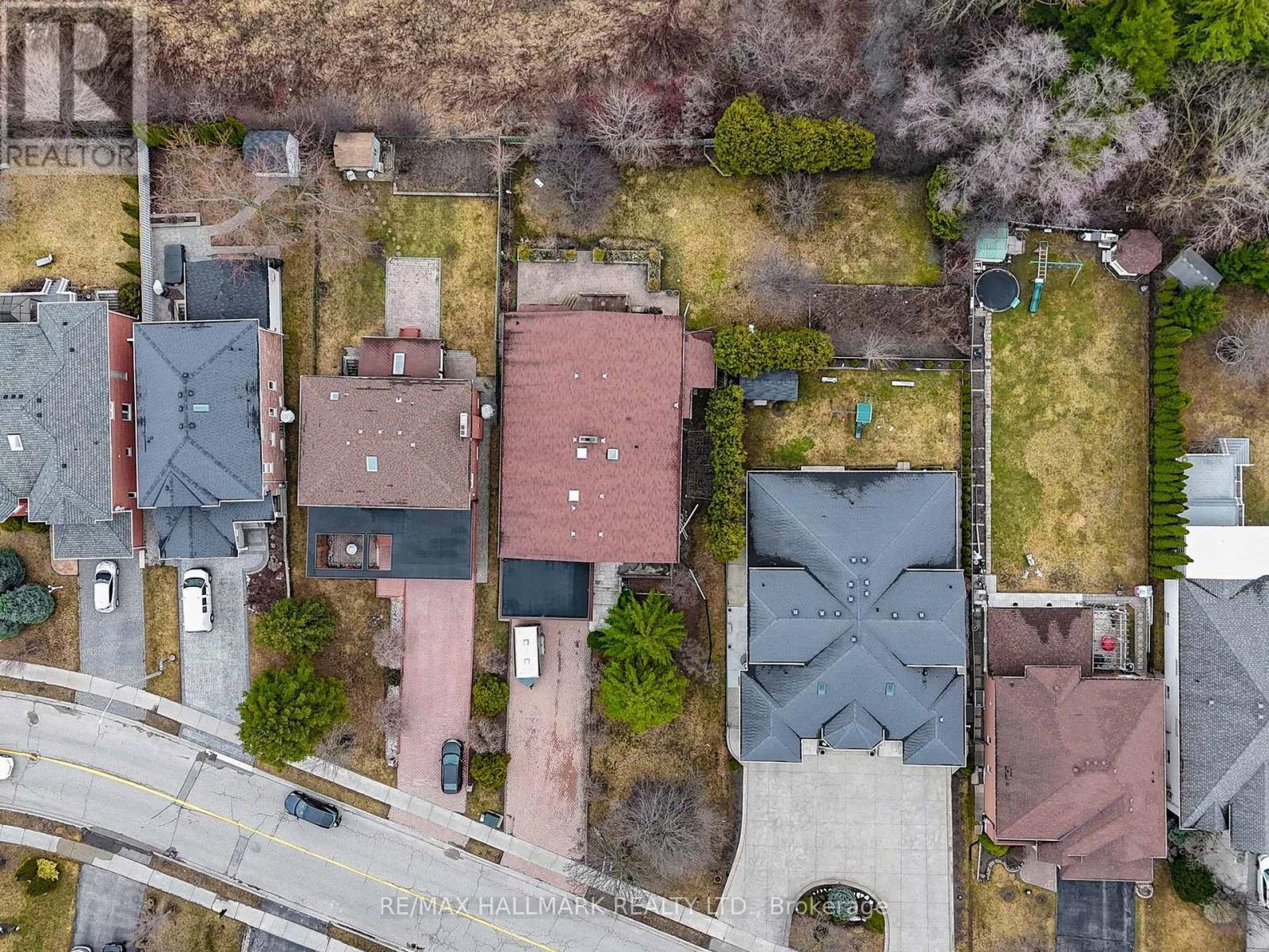 101 Leyburn Avenue, Richmond Hill, Ontario  L4C 0J6 - Photo 2 - N12941474