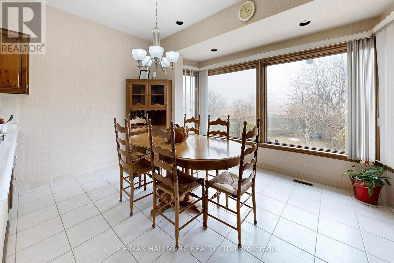 101 Leyburn Avenue, Richmond Hill, Ontario  L4C 0J6 - Photo 8 - N12941474