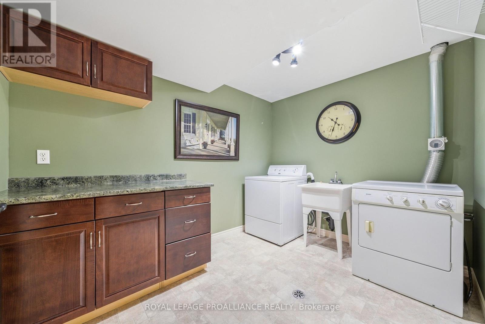 240 Avondale Road, Belleville, Ontario  K8P 0B6 - Photo 33 - X12822484