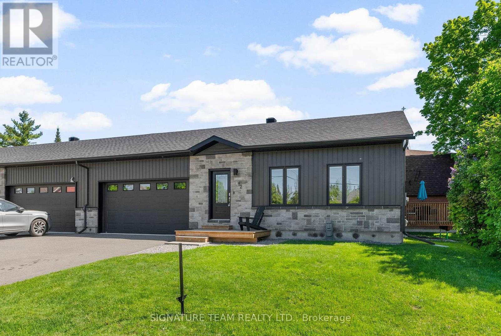 12 Simpson Street, Whitewater Region, Ontario  K0J 1K0 - Photo 2 - X12870592