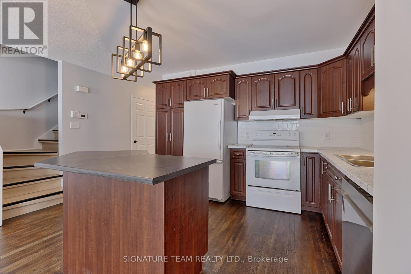 20 Northbrook Road, Petawawa, Ontario  K8H 3N4 - Photo 5 - X12952288