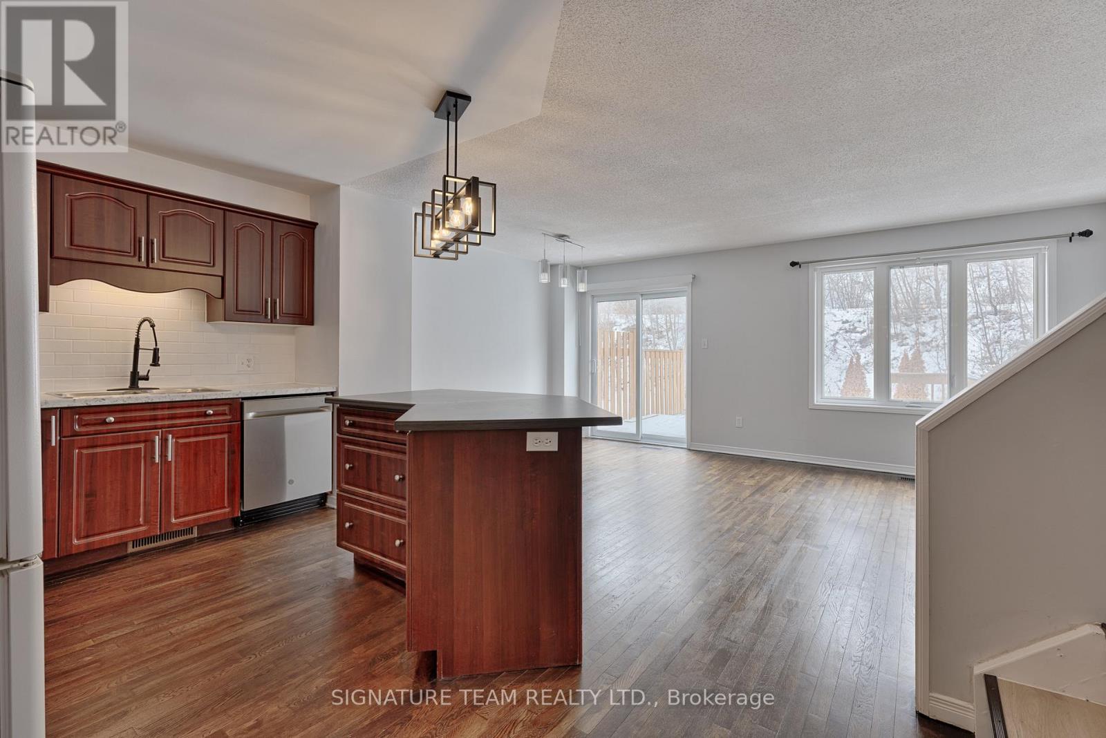 20 Northbrook Road, Petawawa, Ontario  K8H 3N4 - Photo 7 - X12952288