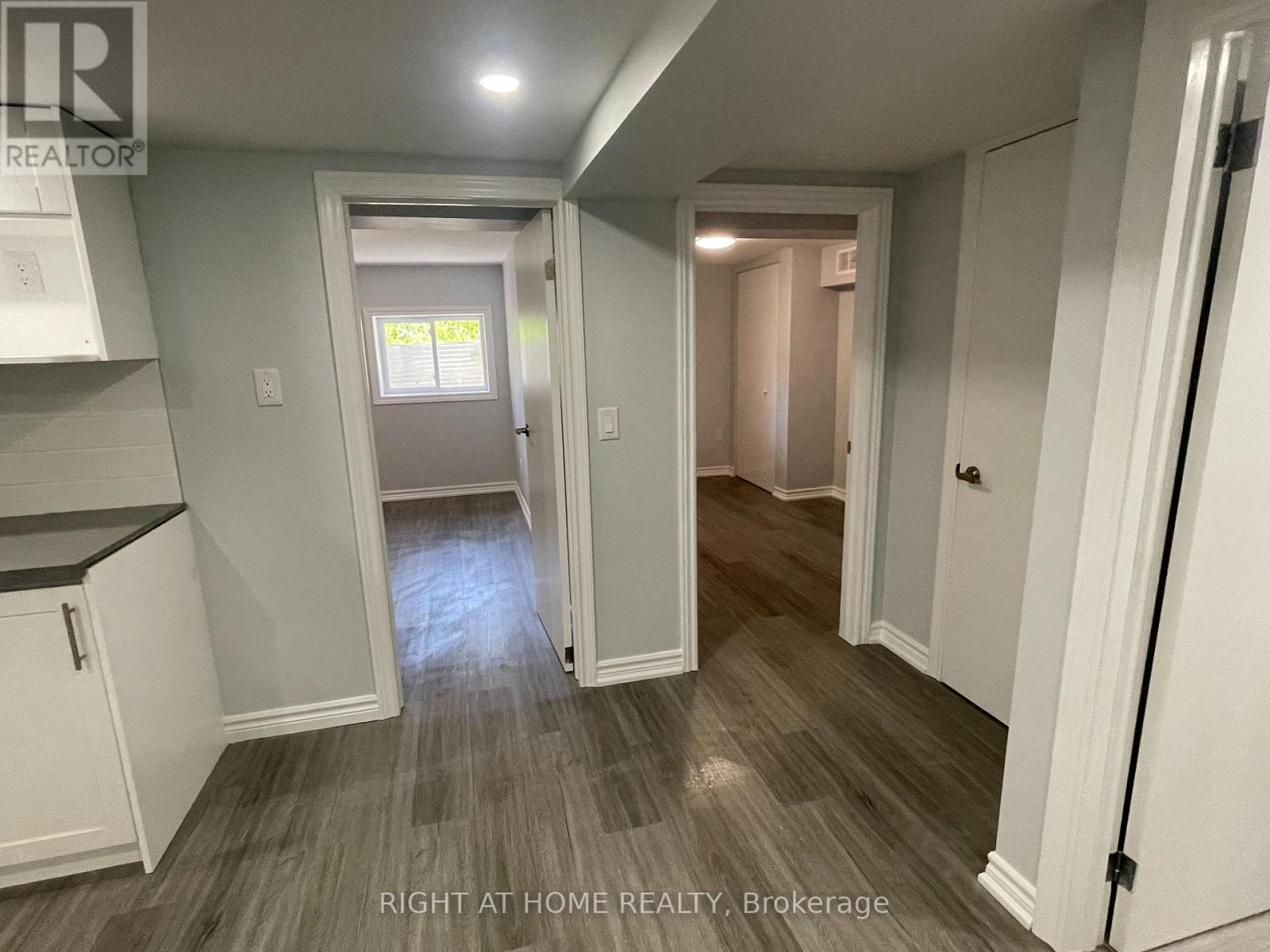 980 Ossington Avenue, Toronto, Ontario  M6G 3V6 - Photo 5 - W12965708