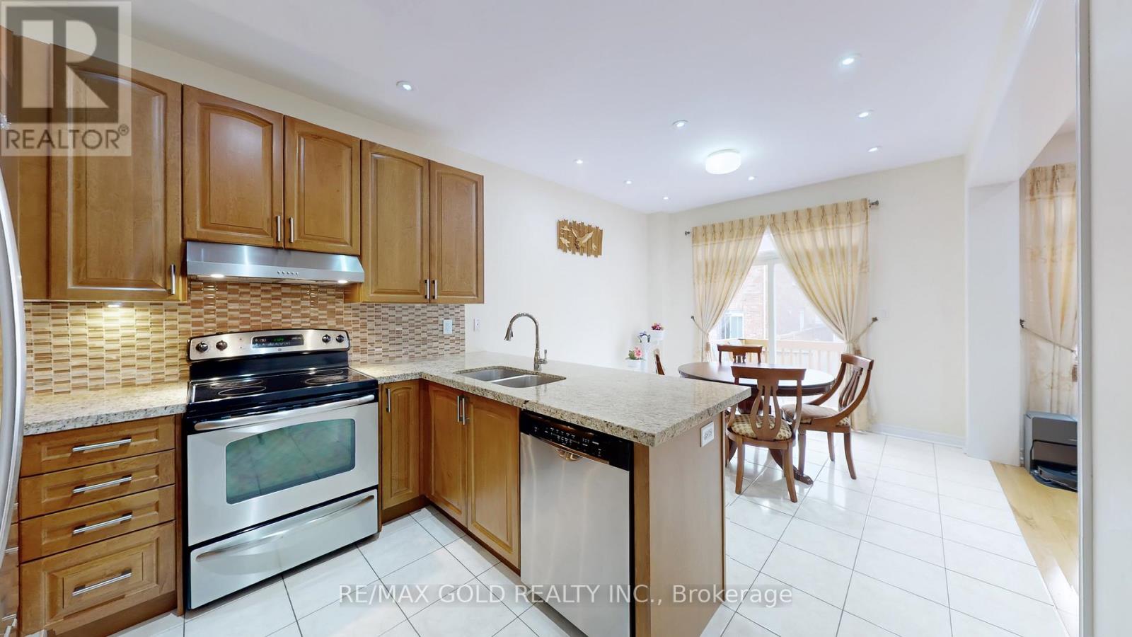 18 Kawana Road, Brampton, Ontario  L6Y 0W2 - Photo 17 - W12965724