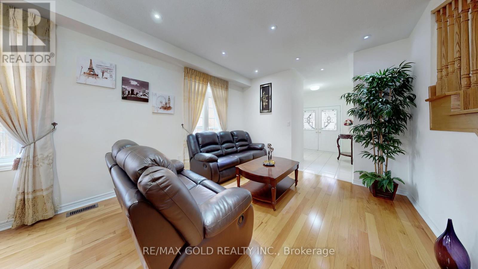 18 Kawana Road, Brampton, Ontario  L6Y 0W2 - Photo 5 - W12965724