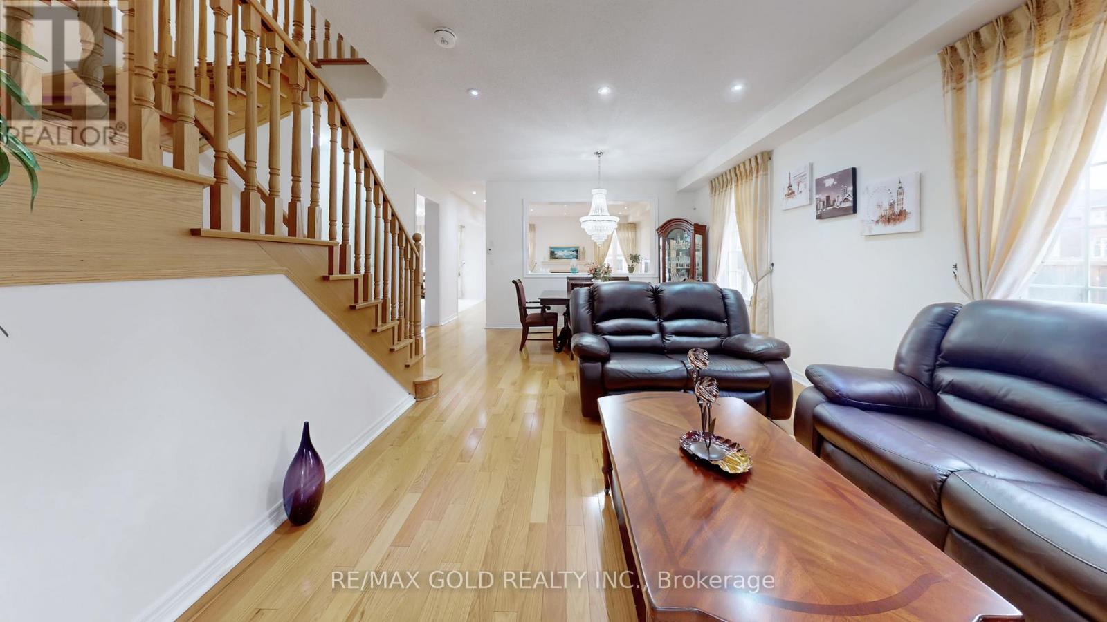 18 Kawana Road, Brampton, Ontario  L6Y 0W2 - Photo 6 - W12965724