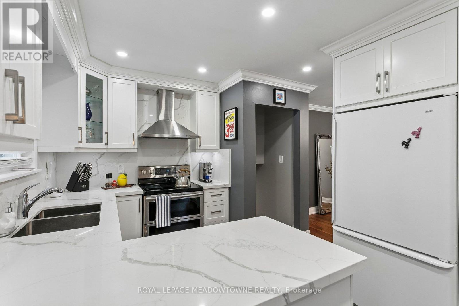 1990 Silverberry Crescent S, Mississauga, Ontario  L5J 1C9 - Photo 10 - W12965762