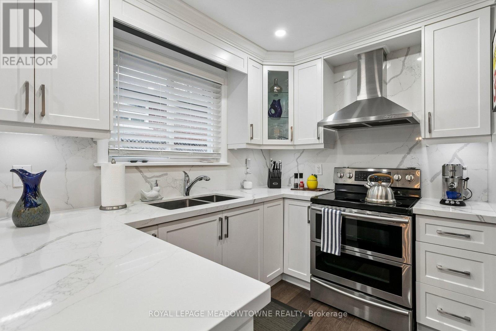 1990 Silverberry Crescent S, Mississauga, Ontario  L5J 1C9 - Photo 12 - W12965762