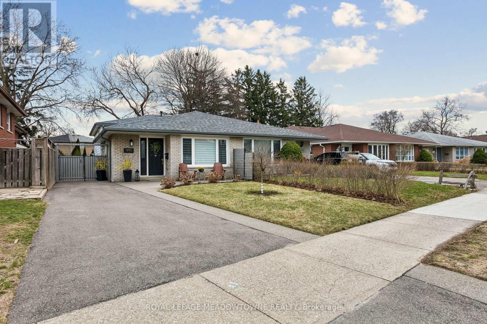 1990 Silverberry Crescent S, Mississauga, Ontario  L5J 1C9 - Photo 2 - W12965762