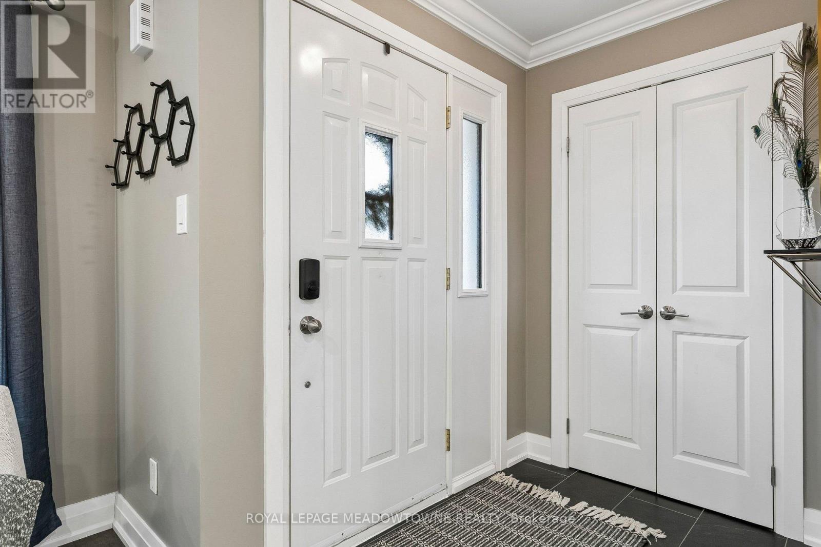 1990 Silverberry Crescent S, Mississauga, Ontario  L5J 1C9 - Photo 4 - W12965762