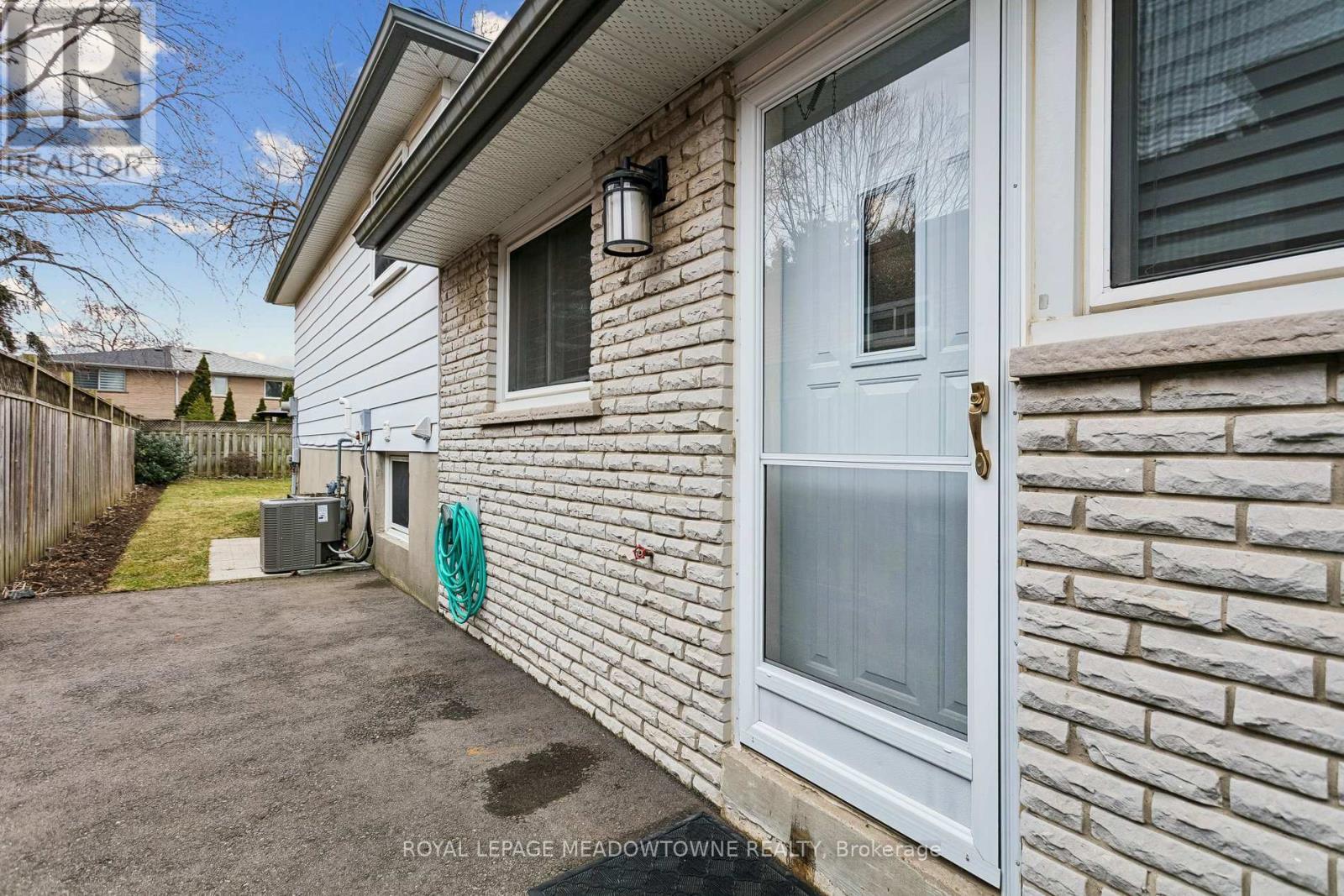 1990 Silverberry Crescent S, Mississauga, Ontario  L5J 1C9 - Photo 47 - W12965762