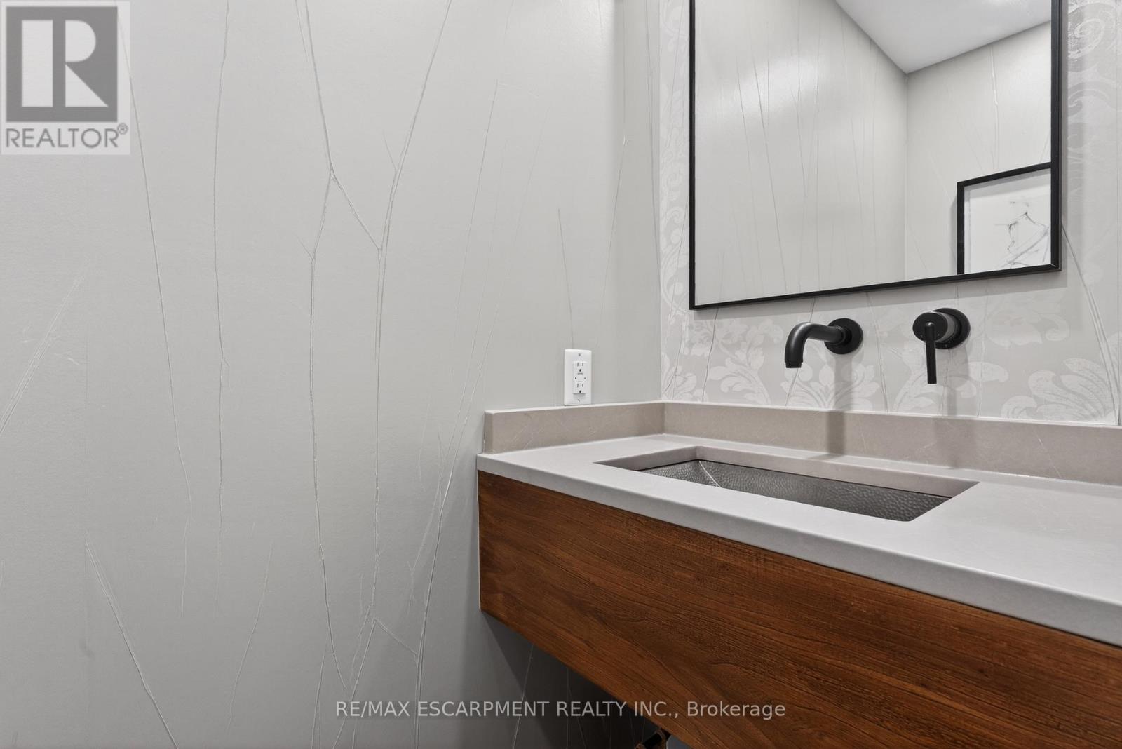 316 Silvana Crescent, Burlington, Ontario  L7L 2W1 - Photo 17 - W12965774