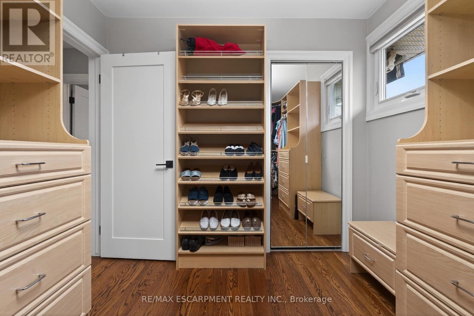 316 Silvana Crescent, Burlington, Ontario  L7L 2W1 - Photo 24 - W12965774