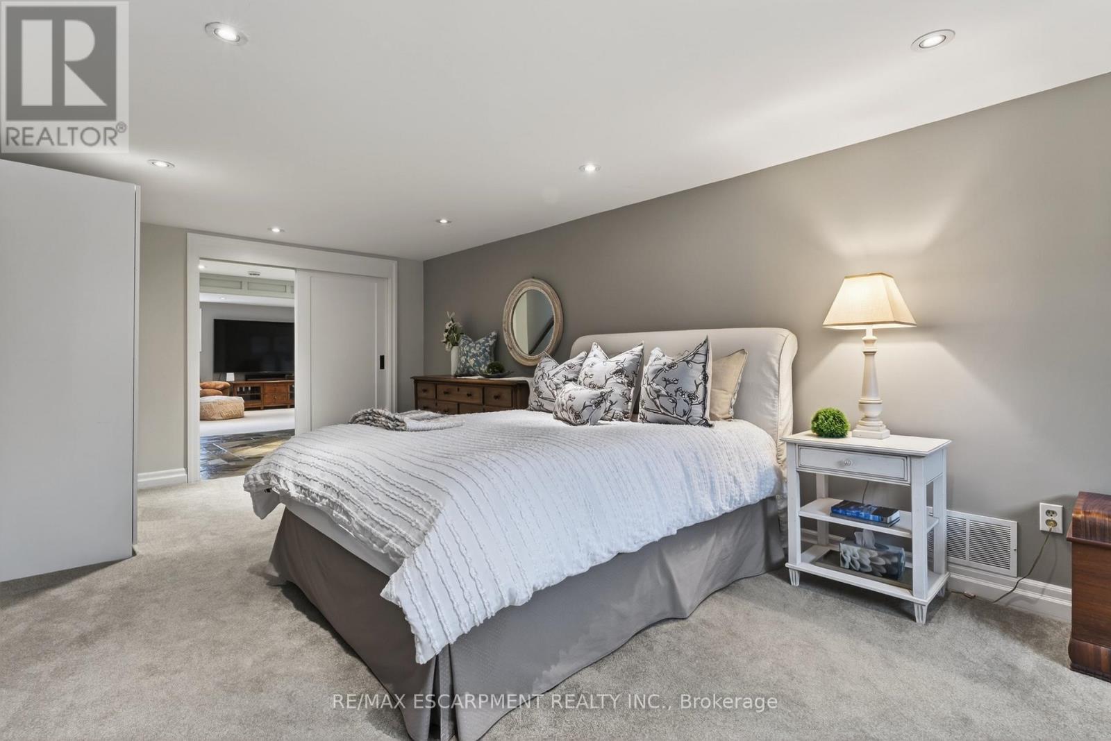 316 Silvana Crescent, Burlington, Ontario  L7L 2W1 - Photo 32 - W12965774