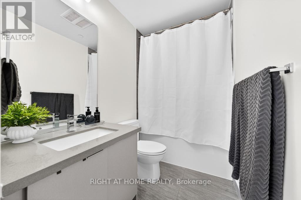 1104 - 297 Oak Walk Drive, Oakville, Ontario  L6H 3R6 - Photo 21 - W12965790