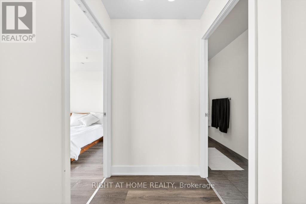 1104 - 297 Oak Walk Drive, Oakville, Ontario  L6H 3R6 - Photo 23 - W12965790