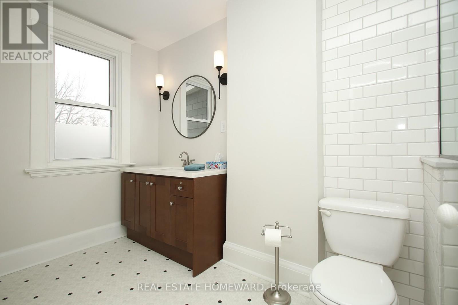 266 Salem Avenue, Toronto, Ontario  M6H 3C7 - Photo 23 - W12965820