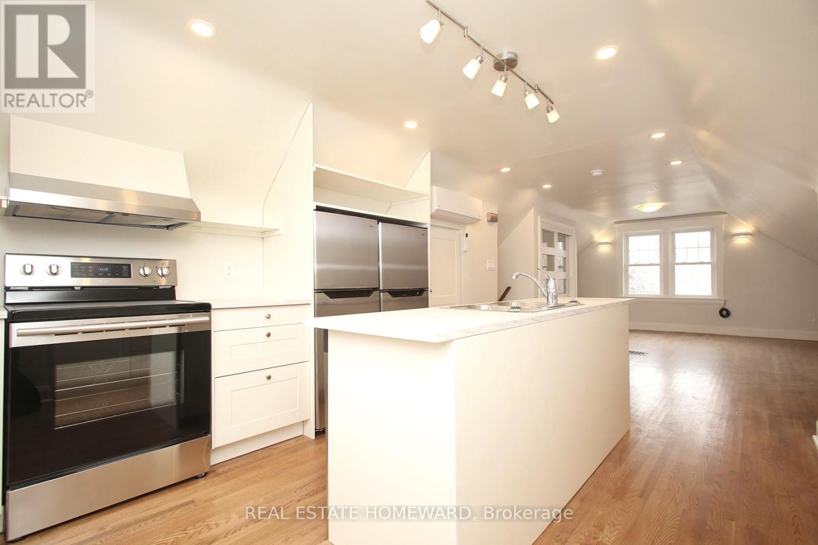 266 Salem Avenue, Toronto, Ontario  M6H 3C7 - Photo 6 - W12965820