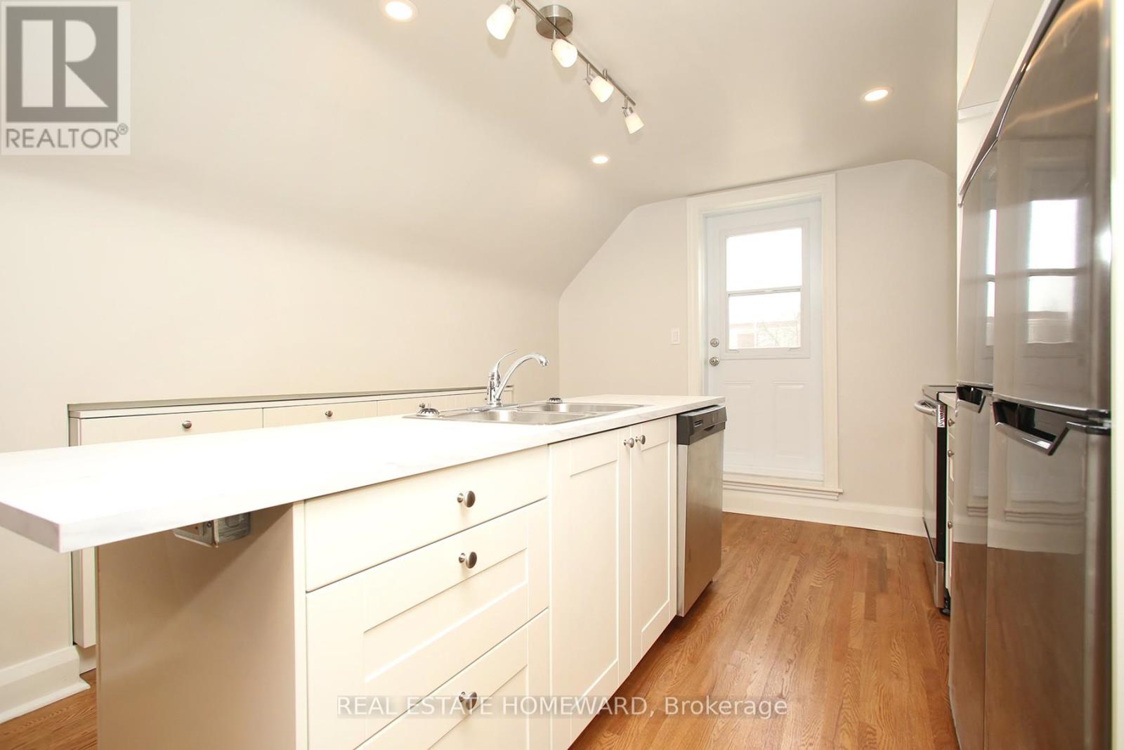 266 Salem Avenue, Toronto, Ontario  M6H 3C7 - Photo 7 - W12965820