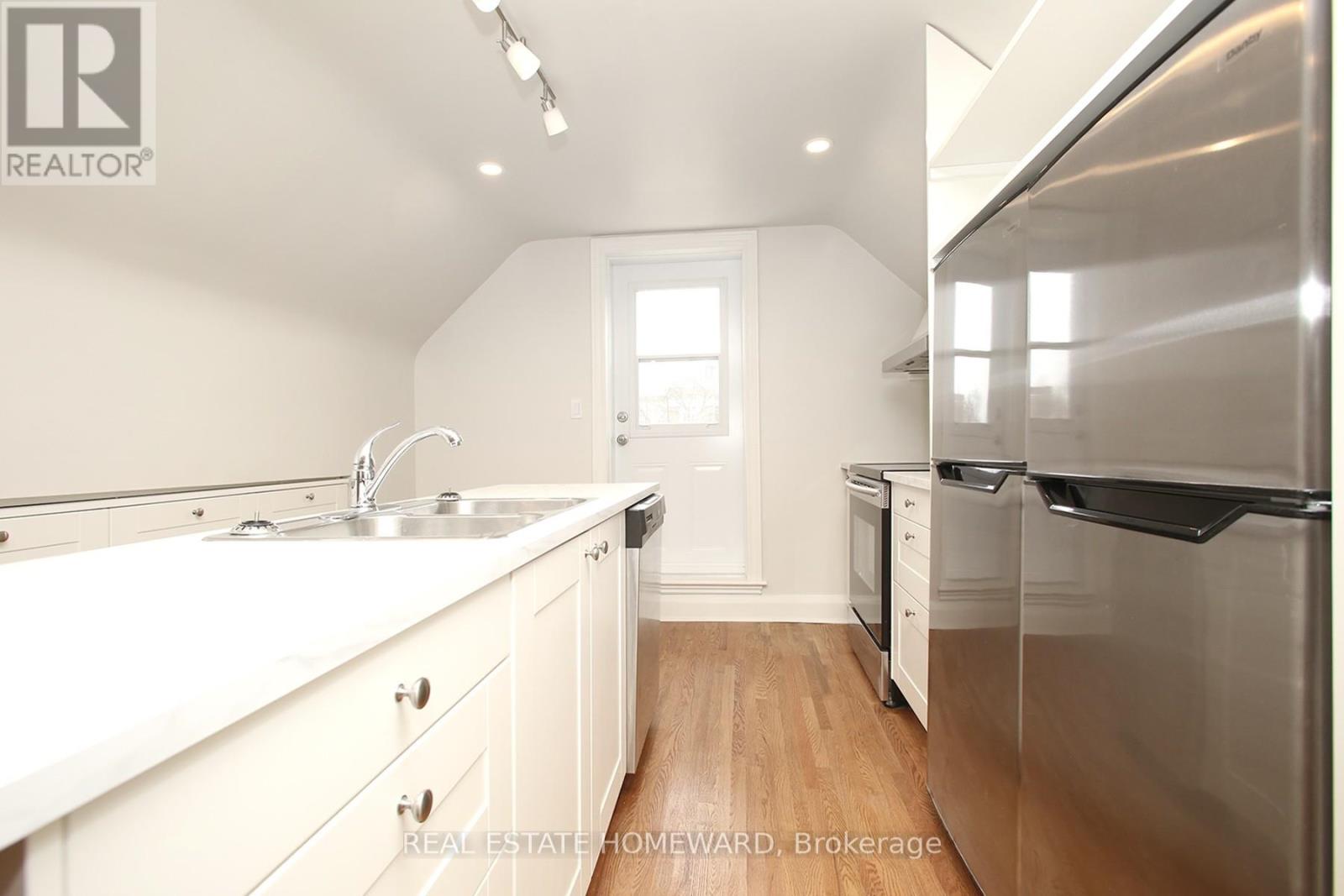 266 Salem Avenue, Toronto, Ontario  M6H 3C7 - Photo 9 - W12965820