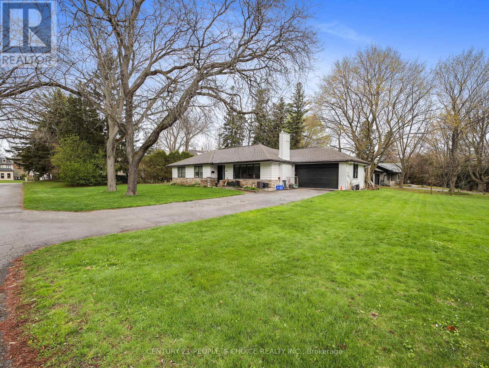 167 Blue Water Place, Burlington, Ontario  L7L 2J3 - Photo 4 - W12965912