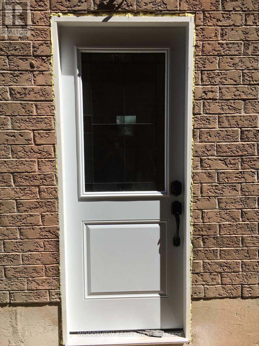 22 Manorwood Court, Caledon, Ontario  L7E 2S9 - Photo 10 - W12965944